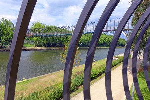 Slinky springs to fame-Brücke, Tobias Rehberger